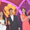 Ngô Thanh Vân va Nhan Phúc Vinh lên nhận Giải Mai Vàng (Ảnh: BTC)
