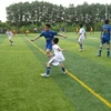 Đá bóng, một trong những hoạt động của “Faster One Cup 2013”. (Ảnh: Minh Hằng/Vietnam+)