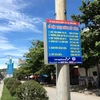 Bảng số điện thoại đường dây nóng treo khắp nơi ở khu vực biển Sầm Sơn, tỉnh Thanh Hóa. (Ảnh: Quỳnh Trang/Vietnam+)