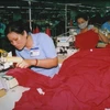 Sản xuất hàng dệt may xuất khẩu. (Ảnh: Văn Khánh/TTXVN).