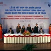 Lễ ký thỏa thuận hợp tác giữa hai trường đại học. (Ảnh: Dương Vương Lợi/Vietnam+).