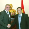 Phó Thủ tướng, Bộ trưởng Bộ Ngoại giao Phạm Gia Khiêm tiếp ông Wermer Langen. (Ảnh: Nguyễn Dân/TTXVN). 