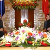 Thủ tướng Nguyễn Tấn Dũng tiếp Tổng Thư ký ASEAN Pitsuwan. (Ảnh: Đức Tám/TTXVN).