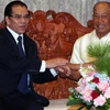 Tổng Bí thư thăm nguyên Chủ tịch Ban Chấp hành Trung ương Đảng Nhân dân Cách mạng Lào, nguyên Chủ tịch nước Lào Khamtay Siphandone. (Ảnh: Đinh Xuân Tuân/TTXVN).