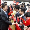 Lễ đón Thủ tướng Nguyễn Tấn Dũng tại sân bay Lục Khẩu, Nam Kinh, Giang Tô, Trung Quốc. (Ảnh: Đức Tám/TTXVN). 