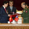 Thủ tướng Nguyễn Tấn Dũng và Thủ tướng Liên bang Myanmar Thein Sein thông qua Tuyên bố chung ngày 2/4 vừa qua. (Ảnh: Đức Tám/TTXVN). 