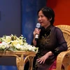 Nhà báo Kim Thoa - nguyên nữ phóng viên chiến trường của Thông tấn xã Việt Nam kể lại những kỷ niệm làm báo của mình. (Ảnh: Nhật Anh/TTXVN).