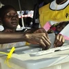 Người dân Nam Sudan bỏ phiếu tại địa điểm ở Juba ngày 9/1. (Nguồn: THX/TTXVN)