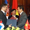 Trao đổi Biên bản ghi nhớ về hợp tác giữa Bộ Ngoại giao Việt Nam và Bộ Ngoại giao Serbia. (Ảnh: Doãn Tấn/TTXVN)