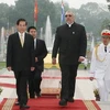 Chủ tịch nước Nguyễn Minh Triết đón Tổng thống Fernando Lugo Mendez. (Ảnh: Nguyễn Khang/TTXVN)