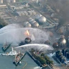 Chữa cháy tại một nhà máy lọc dầu sau vụ động đất ở Nhật Bản. Ảnh minh họa. (Nguồn: AP)