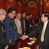 Chủ tịch nước Nguyễn Minh Triết gặp mặt thân mật các thế hệ cán bộ Đoàn. (Ảnh: Thống Nhất/TTXVN)