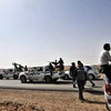 Lực lượng nổi dậy Libya rút khỏi trận địa gần Nofilia, cách Sirte khoảng 100km ngày 29/3. (Ảnh: AFP/TTXVN)