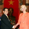 Chủ tịch nước Nguyễn Minh Triết đón Toàn quyền Australia, bà Quentin Bryce. (Ảnh: Nguyễn Khang/TTXVN)