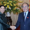 Chủ tịch Quốc hội Nguyễn Sinh Hùng đón Chủ tịch Quốc hội Lào Pany Yathotu. (Ảnh: Nhan Sáng/TTXVN).