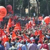 Người lao động Italy tuần hành phản đối chính sách thắt lưng buộc bụng. (Ảnh: TTXVN)