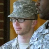 Bradley Manning (đeo kính). (Nguồn: Telegraph)