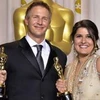 Nữ đạo diễn Sharmeen Obaid-Chinoy nhận tượng vàng. (Nguồn: AFP).