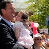 Ứng viên Cộng hòa Rick Santorum và con gái. (Nguồn: AP)