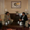 Đại sứ Việt Nam tại Nhật tiếp đại diện báo Nikkei và Phân xã TTXVN tại Tokyo. (Ảnh: Minh Sơn-Hữu Thắng/Vietnam+)