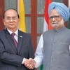 Thủ tướng Ấn Độ Manmohan Singh (phải) và Tổng thống Myanmar U Thein Sein. (Nguồn: The Hindu Businessline)