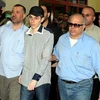 Ông Mohamed Raafat Shehata (bên phải, đeo kính) trong một bức ảnh chụp ngày 11/10/2011. (Nguồn: Reuters)
