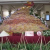 Kỷ lục châu Á mới - bánh Phượng Hoàng vũ lớn nhất. (Ảnh: Hạnh Long/Vietnam+)