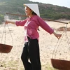 Ca sỹ Phương Thanh đóng vai một người phụ nữ lam lũ trong "Cát nóng". (Nguồn: Ngoisao.net)