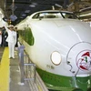 Tàu thế hệ 200, đoàn tàu đầu tiên mở màn cho dịch vụ Shinkansen, với chuyến đi đặc biệt kỷ niệm 30 năm tuyến Shinkansen Joetsu. (Nguồn: Kyodo).