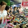 Một phiên chợ hàng Việt. (Ảnh: Mạnh Linh/TTXVN)