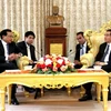 Bí thư, Tỉnh trưởng Khampheng Saysompheng hội đàm với ông Phạm Quang Nghị. (Ảnh: Hoàng Chương/Vietnam+) 