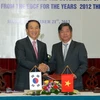 Đại diện Việt Nam và Hàn Quốc tại lễ ký. (Ảnh: Danh Lam/TTXVN)