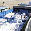 Công ty lương thực Sông Hậu thành phố Cần Thơ xuất khẩu gạo. (Ảnh: Đình Huệ/TTXVN)