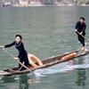 Đua thuyền độc mộc, nét văn hóa đặc trưng của đồng bào dân tộc trong Hội xuân Ba Bể. (Ảnh: Thanh Tùng/TTXVN)