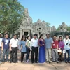 Các đại diện báo chí Việt Nam thăm Campuchia. (Ảnh: Chí Hùng-Xuân Khu/Vietnam+)