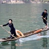 Đua thuyền độc mộc, nét văn hóa đặc trưng của đồng bào dân tộc trong Hội Xuân Ba Bể. (Ảnh: Thanh Tùng/TTXVN)