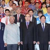 Phó Thủ tướng Nguyễn Thiện Nhân với các đại biểu. (Ảnh: Dương Giang/ TTXVN)