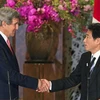 Ngoại trưởng Nhật Fumio Kishida trong một cuộc gặp Ngoại trưởng Mỹ John Kerry. (Nguồn: Reuters)