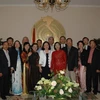 Đoàn chụp ảnh lưu niệm tại Đại sứ quán Việt Nam tại Đức. (Ảnh: Thanh Hải/Vietnam+)