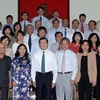 Chủ tịch nước Trương Tấn Sang với các cán bộ, nhân viên Bộ Tư pháp. (Ảnh: Nguyễn Khang/TTXVN)
