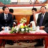 Chủ tịch Mặt trận Lào xây dựng đất nước Phandouangchit Vongsa tiếp ông Đào Văn Bình. (Ảnh: Hoàng Chương/Vietnam+)