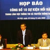 Thứ trưởng Trần Đức Lai và lãnh đạo Bộ Thông tin và Truyền thông công bố 10 sự kiện nổi bật năm 2009 (Ảnh: Sơn Bách/Vietnam+)