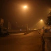 Khu vực cầu Chương Dương bị khói bao phủ. (Ảnh: Sơn Bách/Vietnam+)