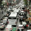 Vụ tai nạn khiến đường Nguyễn Lương Bằng ùn tắc kéo dài (Ảnh: Sơn Bách/Vietnam+)