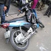 Chiếc xe máy bị hỏng nặng sau vụ việc (Ảnh: Sơn Bách/Vietnam+)
