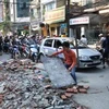 Tường rào bị người dân xô đổ khiến cho giao thông qua đường Trần Bình bị ảnh hưởng nghiêm trọng (Ảnh: Sơn Bách/Vietnam+)