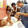Tiêm vắcxin phòng cúm A/H1N1 cho trẻ em ở Lima, Peru. (Ảnh: AFP/TTXVN)