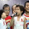 Các em bị nhiễm HIV/AIDS tập làm ca sĩ. (Ảnh minh họa. Thanh Vũ/TTXVN)