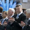 Tổng thống Victor Yanukovich (thứ hai từ phải sang) tại lễ kỷ niệm lần thứ 19 Quốc khánh Ukraine. (Nguồn: Reuters)