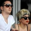 Cô ca sỹ kỳ dị Lady Gaga và người tình cũ Luc Carl. (Nguồn: Internet)